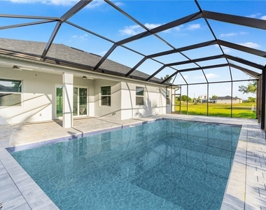 821 Nw 37th Place - Photo Thumbnail 35