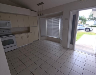 910 Cape Coral Parkway W - Photo Thumbnail 2