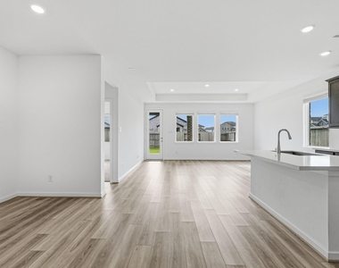 9710 Rialto Heights Drive - Photo Thumbnail 8