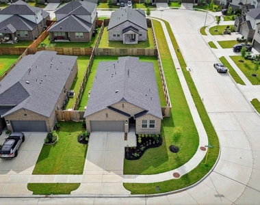 9710 Rialto Heights Drive - Photo Thumbnail 19