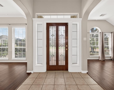 2726 Martinec Drive - Photo Thumbnail 2