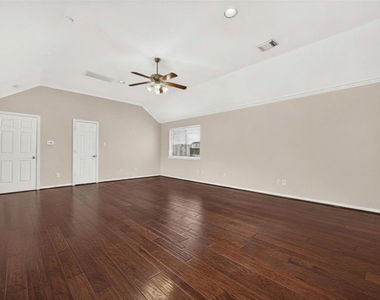 2726 Martinec Drive - Photo Thumbnail 17