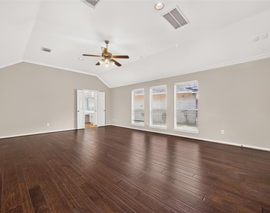 2726 Martinec Drive - Photo Thumbnail 16