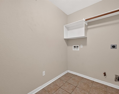 2726 Martinec Drive - Photo Thumbnail 21