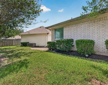 2726 Martinec Drive - Photo Thumbnail 27