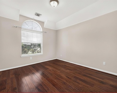 2726 Martinec Drive - Photo Thumbnail 22