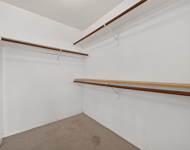 2726 Martinec Drive - Photo Thumbnail 18