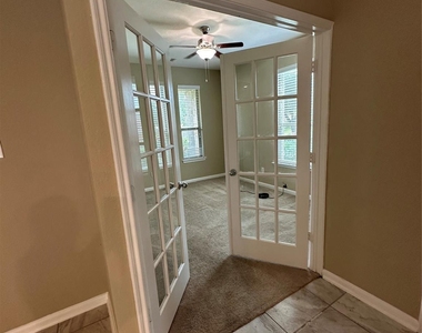 2606 Riverhollow Ln - Photo Thumbnail 3