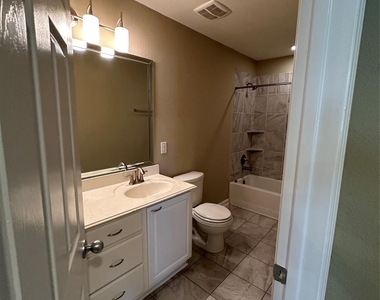 2606 Riverhollow Ln - Photo Thumbnail 26
