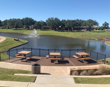 2606 Riverhollow Ln - Photo Thumbnail 31