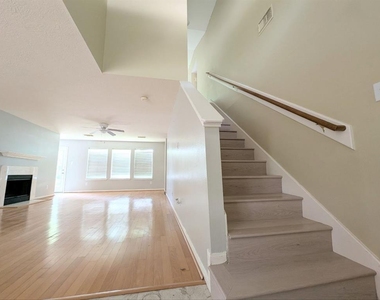 4521 Stonebridge Drive - Photo Thumbnail 5