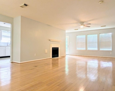 4521 Stonebridge Drive - Photo Thumbnail 2