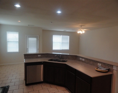 3102 Avory Ridge Lane - Photo Thumbnail 5