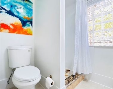 3511 Caloosa Street - Photo Thumbnail 6