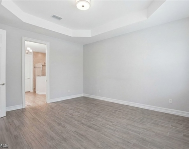 28040 Seasons Tide Avenue - Photo Thumbnail 10