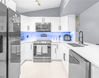 8274 Key Royal Circle - Photo Thumbnail 4