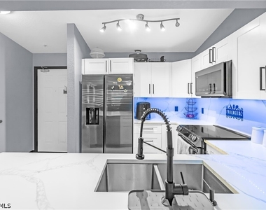 8274 Key Royal Circle - Photo Thumbnail 13