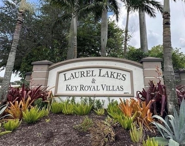 8274 Key Royal Circle - Photo Thumbnail 3