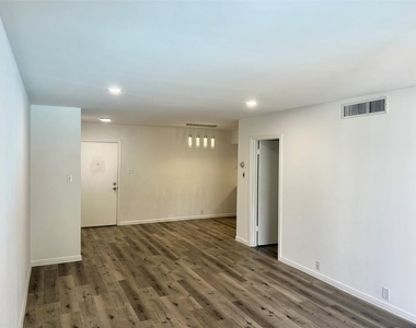 2601 Bellefontaine Street - Photo Thumbnail 8