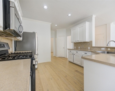 4426 Desert Cliff Court - Photo Thumbnail 11