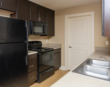 324 Towne Dr - Photo Thumbnail 8