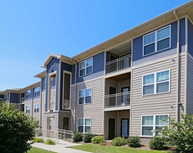 324 Towne Dr - Photo Thumbnail 1