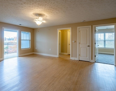 324 Towne Dr - Photo Thumbnail 7