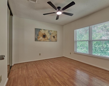 71 Breezy Point Place - Photo Thumbnail 28