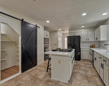 71 Breezy Point Place - Photo Thumbnail 19