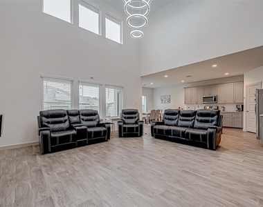 6850 Amber Cliff Lane - Photo Thumbnail 8
