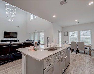6850 Amber Cliff Lane - Photo Thumbnail 17