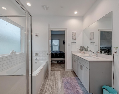 6850 Amber Cliff Lane - Photo Thumbnail 44