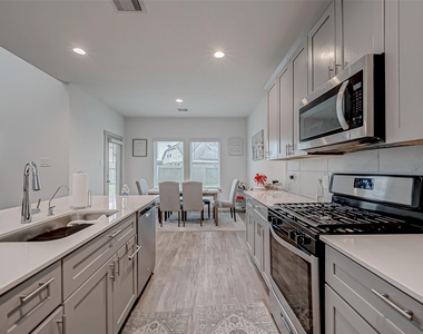 6850 Amber Cliff Lane - Photo Thumbnail 16