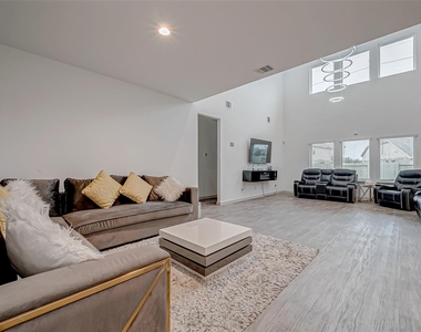 6850 Amber Cliff Lane - Photo Thumbnail 5