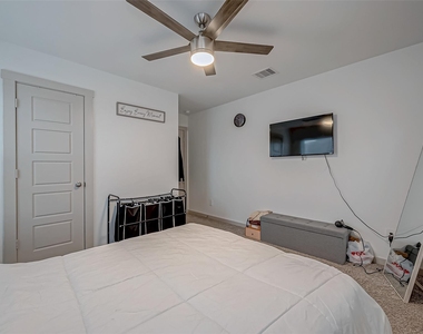 6850 Amber Cliff Lane - Photo Thumbnail 33