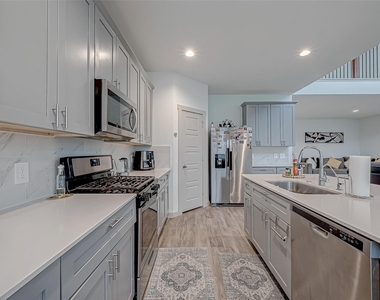 6850 Amber Cliff Lane - Photo Thumbnail 18