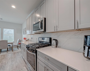 6850 Amber Cliff Lane - Photo Thumbnail 15