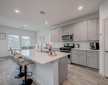 6850 Amber Cliff Lane - Photo Thumbnail 14