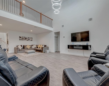 6850 Amber Cliff Lane - Photo Thumbnail 11