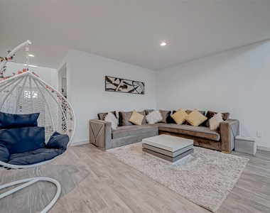 6850 Amber Cliff Lane - Photo Thumbnail 6