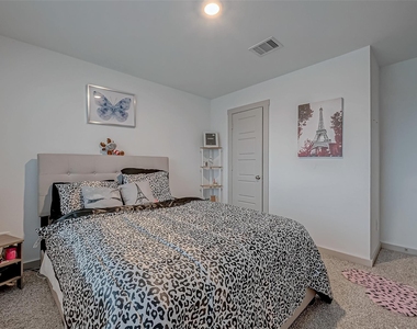 6850 Amber Cliff Lane - Photo Thumbnail 32