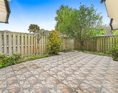 2111 Vista Oaks Circle Ne - Photo Thumbnail 3
