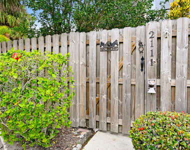 2111 Vista Oaks Circle Ne - Photo Thumbnail 1