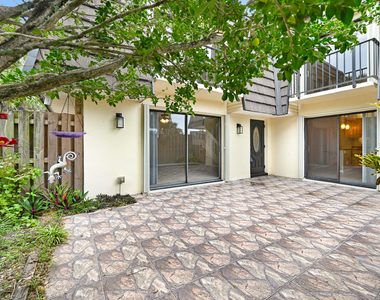 2111 Vista Oaks Circle Ne - Photo Thumbnail 2