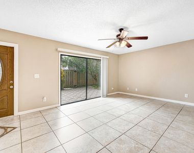 2111 Vista Oaks Circle Ne - Photo Thumbnail 6