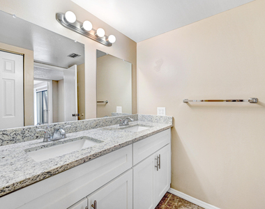 2111 Vista Oaks Circle Ne - Photo Thumbnail 33
