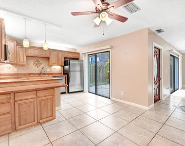 2111 Vista Oaks Circle Ne - Photo Thumbnail 9