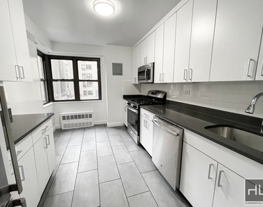 East 89th Street - Photo Thumbnail 2