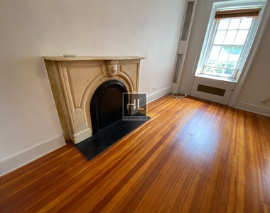 East 65 Street - Photo Thumbnail 2