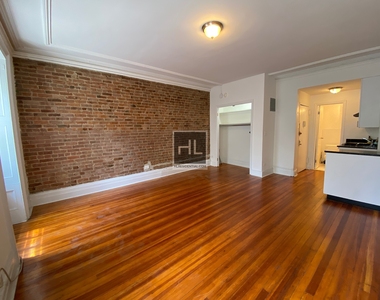 East 65 Street - Photo Thumbnail 3